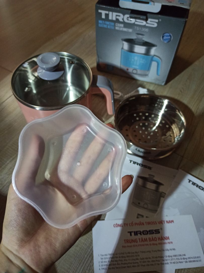 Mẫu rất xinh, chắc tay, các phụ kiện đều là nhựa tốt và inox 304, chọn chế độ fast đun sôi nuớc và luộc trứng cực nhanh, hơn bếp ga luôn. Có giấy bảo hành và đầy đủ. Thay vì tiết kiệm tiền mua mấy loại giá rẻ inox không đảm bảo thì mua cái này an tòan hơn. Sức khỏe quan trọng.