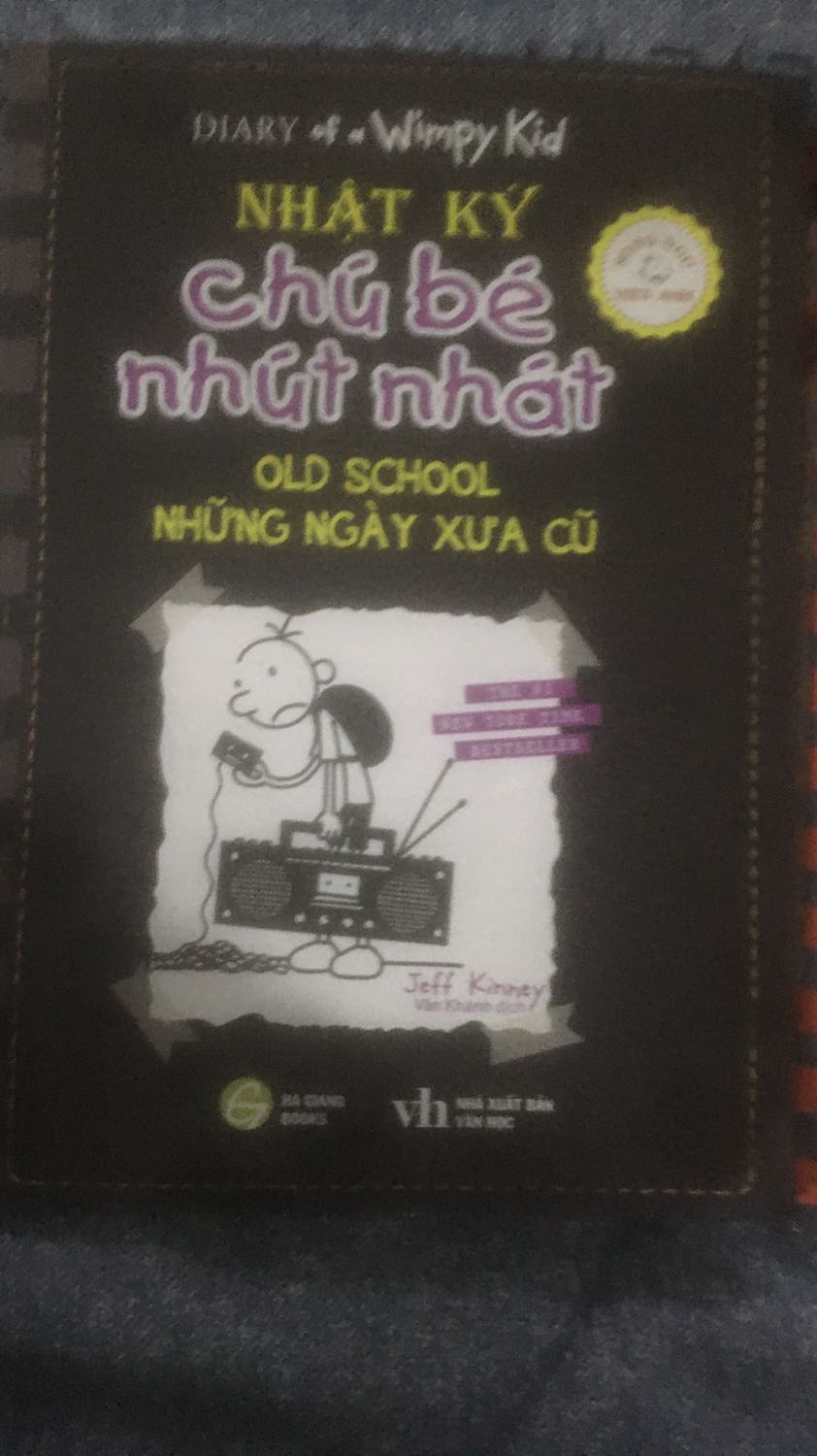dành cho những bạn vẫn đang băn khoăn xem k biết có nên mua sách song ngữ NK chú bé nhút nhát với giá gấp đôi cuốn thường không, thì bản thân mình nghĩ là đáng tiền các bạn ạ 🥺