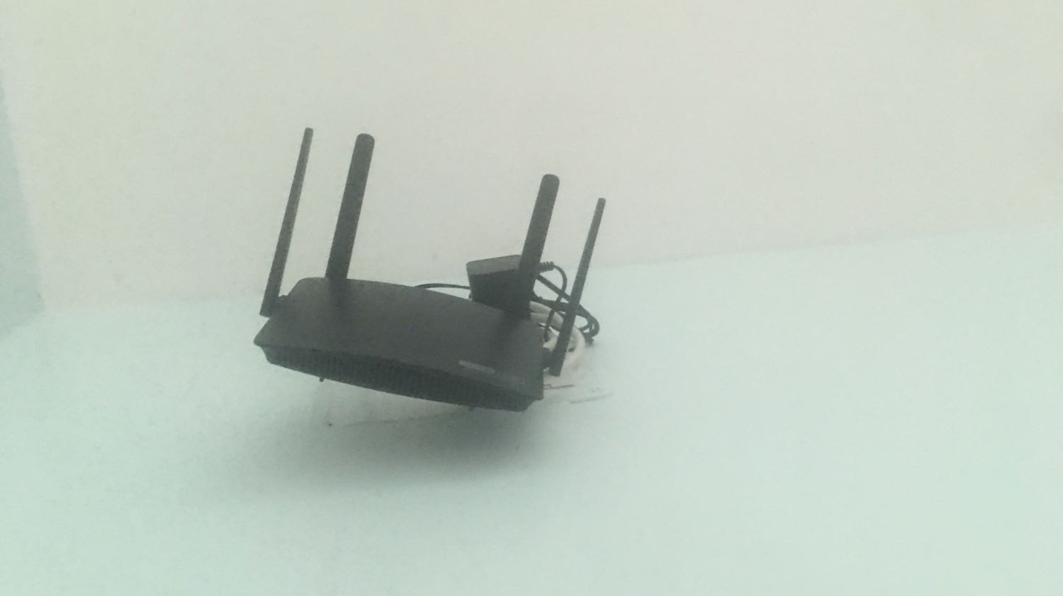 Giá rẻ hơn mấy chỗ khác, lại đúng dịp app thêm mấy mã nên vợt đc giá ưng dễ sợ. Router xài êm, lắp vào wifi mạnh hơn hẳn, đáng đồng tiền bát gạo, có điều vì ở HN nên giao hàng lâu hơn bình thường, còn chất lượng sản phẩm oke lắm nha.