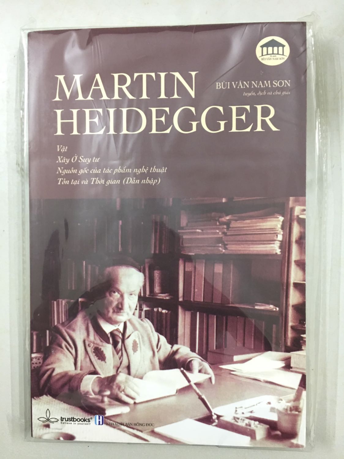 Sách hay, và in ấn tốt. Sách của bác Bùi Văn Nam Sơn dịch và chú giải. 
Chỉ có không hài lòng bởi Trustbook - không gói sách cẩn thận, chỉ có nilon bên ngoài rồi cho vào hộp carton, may là vận chuyển sách không bị móp méo hay rách, Trustbook nên lưu ý khi chuyển sách cho khách hàng. Sách hay, và in ấn tốt. Sách của bác Bùi Văn Nam Sơn dịch và chú giải. 
Chỉ có không hài lòng bởi Trustbook - không gói sách cẩn thận, chỉ có nilon bên ngoài rồi cho vào hộp carton, may là vận chuyển sách không bị móp méo hay rách, Trustbook nên lưu ý khi chuyển sách cho khách hàng.