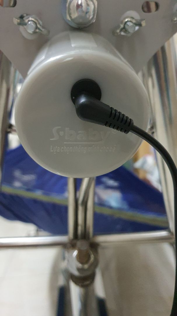 Motor rất yếu không thể đưa được người lớn 68kg (quảng cáo 80kg), dùng để đưa võng cho bé ngủ nhưng khi bật máy là bé thức luôn vì tiếng ồn quá lớn. Hàng không như quảng cáo Tiki nên xem lại sản phẩm này. Tồi đề nghị trả hàng.