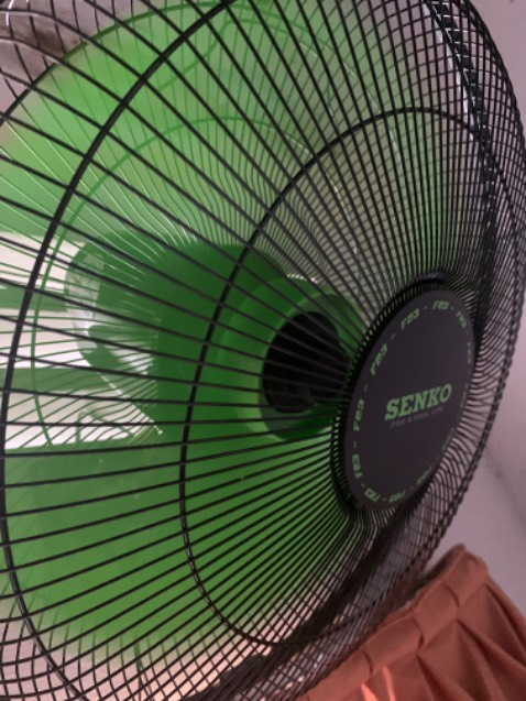 Gió mạnh, không ồn lắm, quạt mới, đầy đủ linh kiện treo lắp, có hộp đựng, giao hàng nhanh, senko nhìn chung thì bền rồi, hài lòng Gió mạnh, không ồn lắm, quạt mới, đầy đủ linh kiện treo lắp, có hộp đựng, giao hàng nhanh, senko nhìn chung thì bền rồi, hài lòng