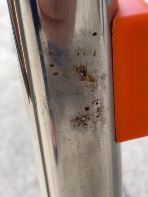 Thang chất lượng trung bình so với giá thành hơn 1 triệu. Đến tay bị móp nhẹ vài chỗ, khung tháng không biết có phải là inox mà thấy gỉ gỉ vài nơi?