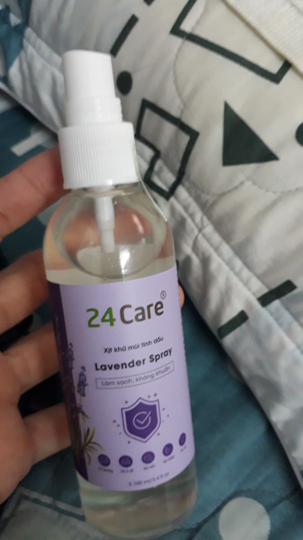 Mùi thơm dễ chịu, mình hay thích xịt vào gối trc khi ngủ, ngửi mùi thơm thư giãn dễ ngủ hơn, nhưng cũng xịt vừa thôi, xịt nhiều mùi sẽ nồng lắm. Sản phẩm tốt!