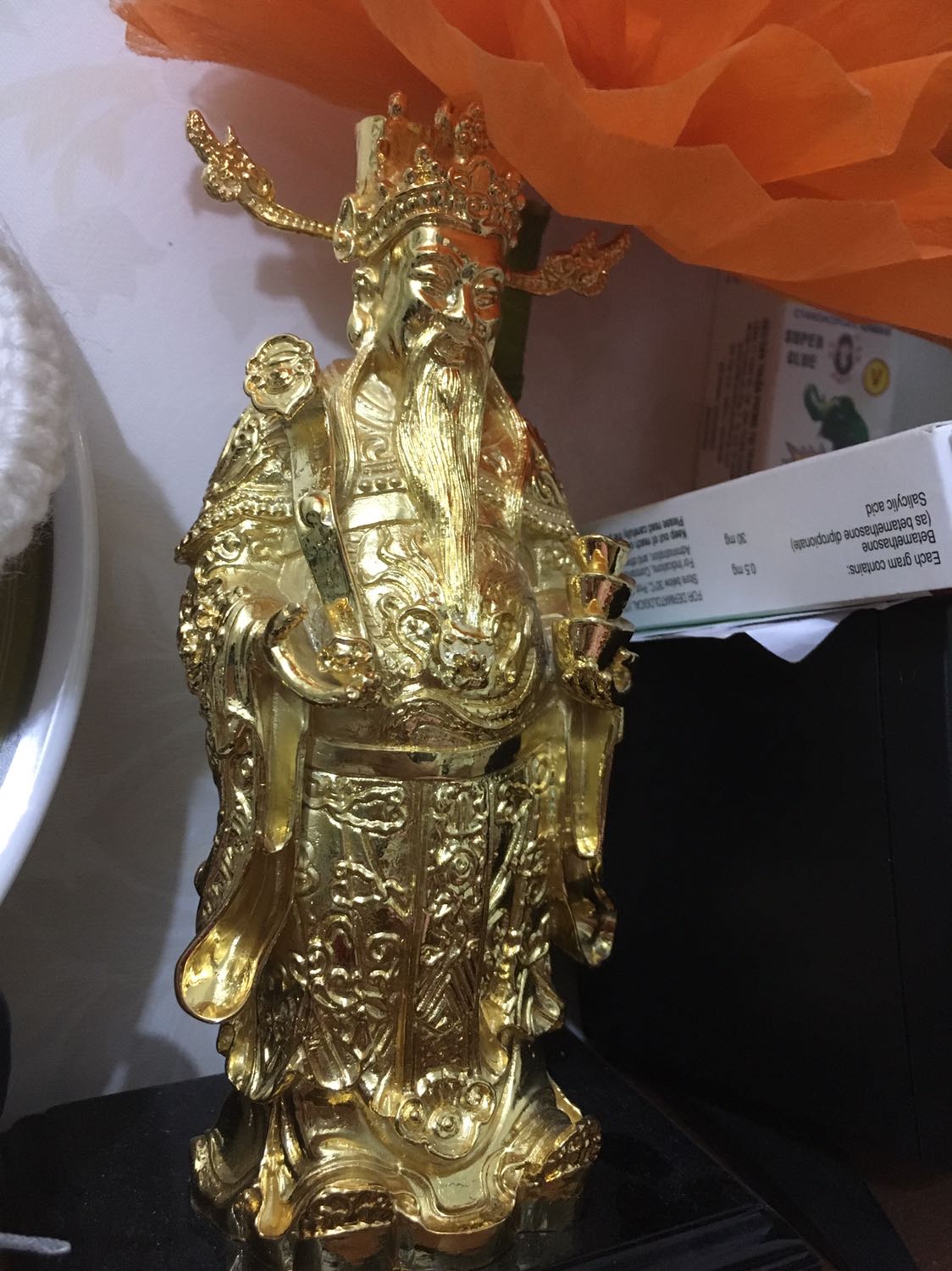 Tượng vàng thần tài siêu đẹp, siêu may mắn, mạ vàng hẳn hoi và có phiếu bảo hàng. Lúc mua nv Tiki giao thân thiện và đóng hàng cực kì chắc chắn. Yêu lắm :))