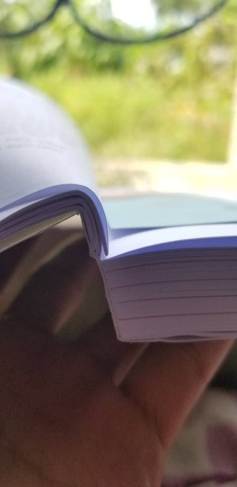 Khi lý thuyết là trải nghiệm khách hàng xuất sắc nhưng lại là trải nghiệm tệ 👇👇 (mình không nói về nội dung).
Có thể đây là cách đóng sách mới??
Cá nhân mình không thích cách họ làm ra một cuốn sách như này chút nào!
Một trải nghiệm thật sự tệ đấy ❌