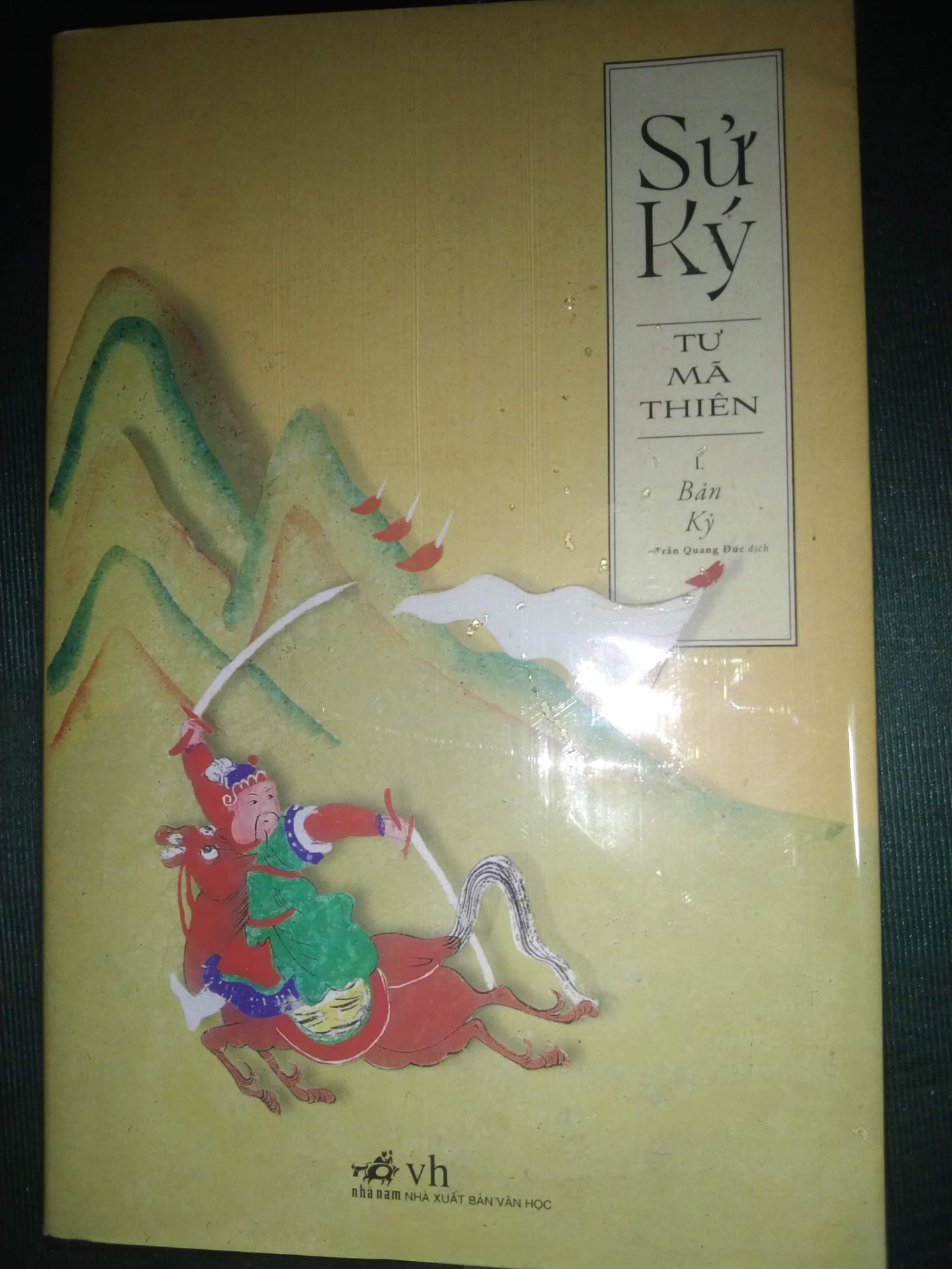 Sử ký là cuốn sử của Tư Mã Thiên được viết từ năm 109 TCN đến 91 TCN, ghi lại lịch sử Trung Quốc trong hơn 2500 năm từ thời Hoàng Đế thần thoại cho tới thời ông sống. Vì là văn bản lịch sử Trung Quốc có hệ thống đầu tiên, nó ảnh hưởng cực lớn tới việc chép sử và văn chương Trung Quốc sau này.