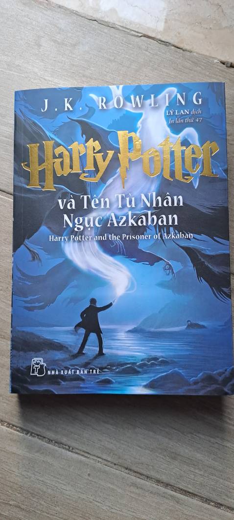 Nội dung thì khỏi phải bàn rồi, mới chương đầu thấy gia đình ông Dursley quá là drama.
