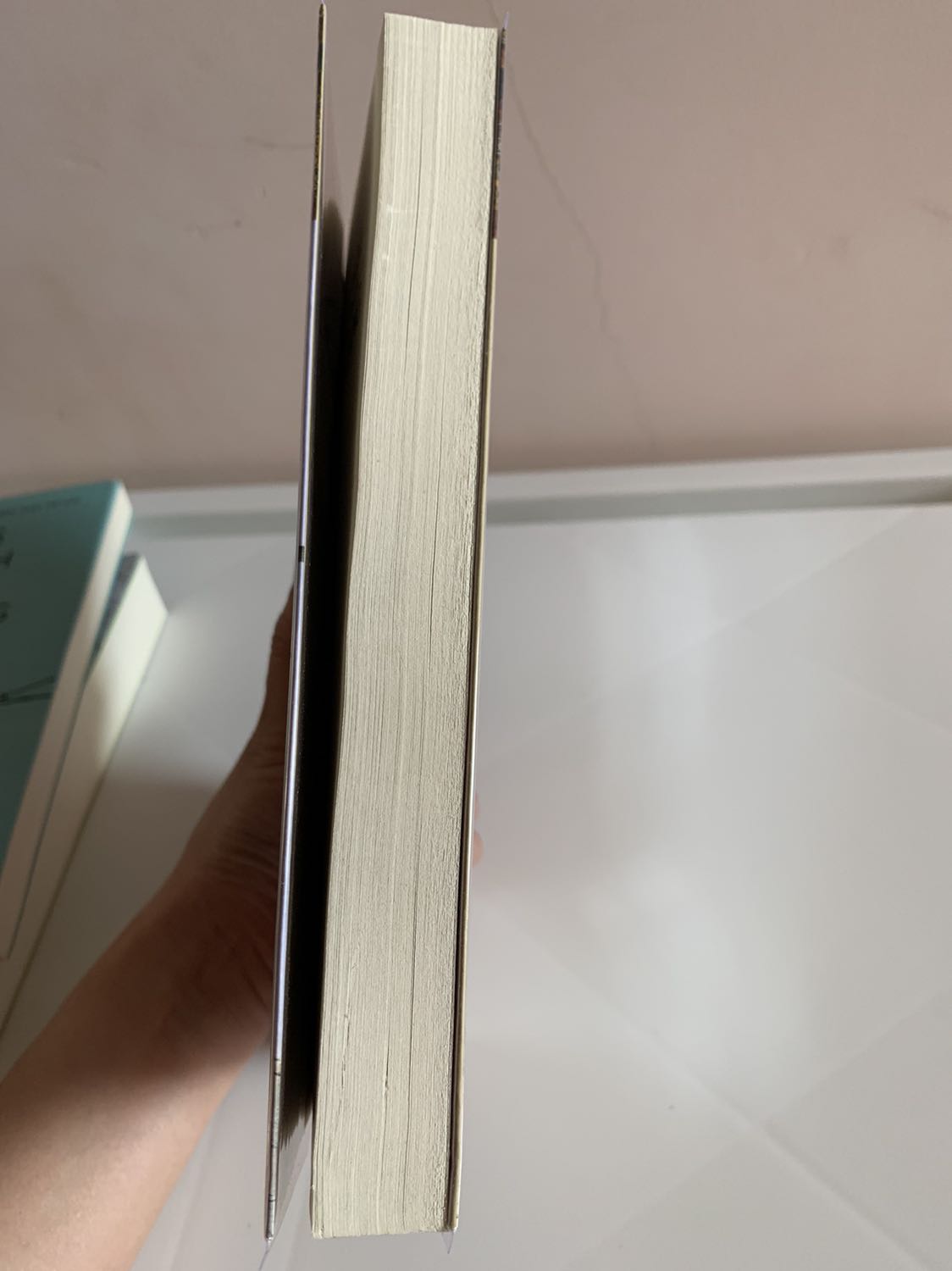 Sách quá tệ, sách ko có nilon bọc ngoài như những cuốn khác, bìa sách bị gập như sách cũ nên Tiki lấy bookcare bọc lại rồi giao cho khách, chất giấy ko khác gì sách lậu, dịch nên giao sách trễ hơn dự kiến 1 tuần cũng ko thông tin cho khách hàng, trong khi mình thanh toán trước. Trước đây mua sách của Tiki rất hài lòng, nhưng gần đây sách càng ngày càng tệ ko chấp nhận được. Xứng đáng 1 *