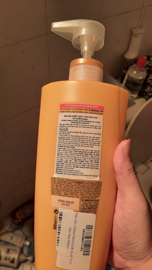 mùi thơm ngát nhẹ nhàng như mùi nước hoa, gội mượt tóc lắm, bọt mịn, mình mua đc giá tốt, ưng lắm.