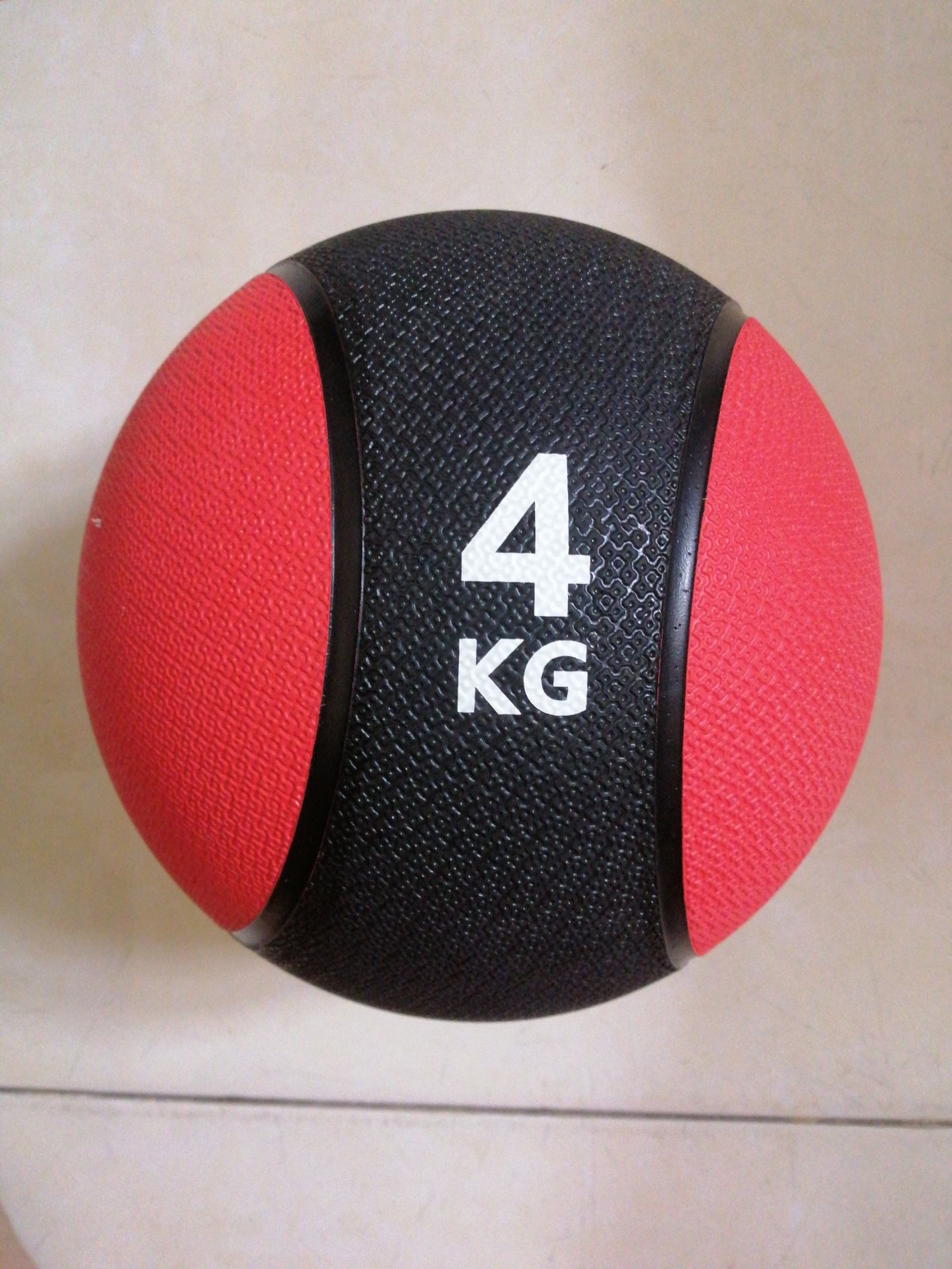 bóng rất đẹp, dù có mùi cao su nhưng dùng để tập thể lực rất tốt!