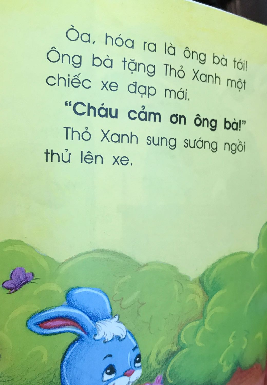 Truyện mỏng trong đos là nhiều câu truyện ngắn không liên quan nhau. Giấy cũng mỏng