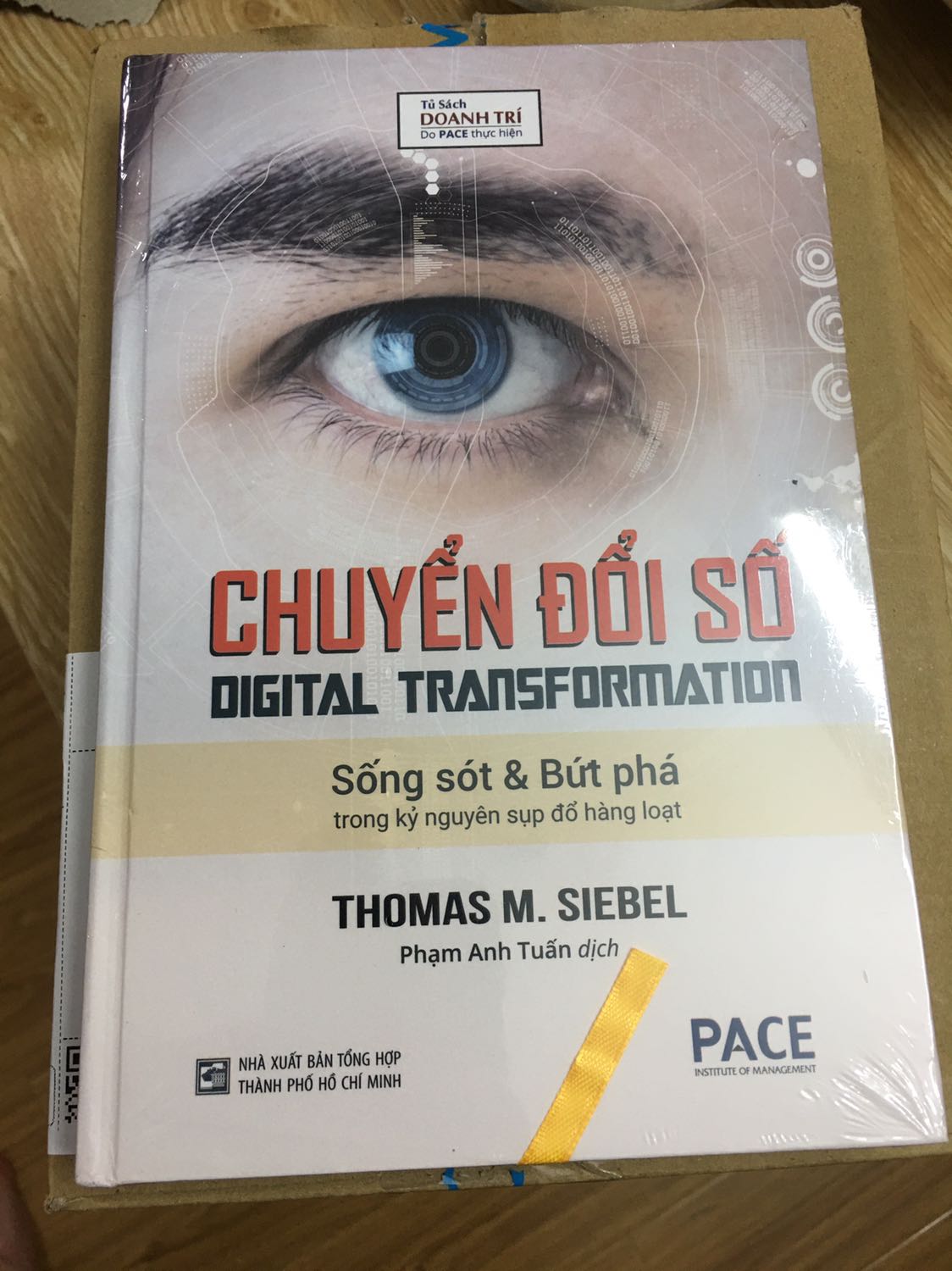 Tiki giao hàng quá nhanh, mới đặt hôm qua mà hôm nay có rồi, sách mua ở tiki chưa bao giờ làm mình thất vọng cả, còn bọc ni lông bọc sách luôn, chưa đọc nhưng hình thức bên ngoài đã thấy chỉn chu hài lòng rồi nha! Tiki giao hàng quá nhanh, mới đặt hôm qua mà hôm nay có rồi, sách mua ở tiki chưa bao giờ làm mình thất vọng cả, còn bọc ni lông bọc sách luôn, chưa đọc nhưng hình thức bên ngoài đã thấy chỉn chu hài lòng rồi nha!