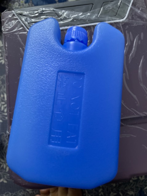 Thiết kế khó sử dụng, có 2 cái gờ thế kia làm không vặn nắp ra dc, mà không vặn dc nắp sao bỏ nước vô mà xài được.