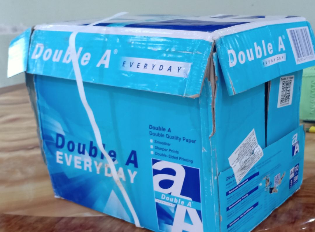 Giao hàng nhanh. Mình đặt 1 thùng giấy A4 như hình nhưng khi nhận thì thùng giấy cũ, rách..giấy gói bên trong cũng rách. Shop lưu ý khâu đóng gói, vận chuyển.