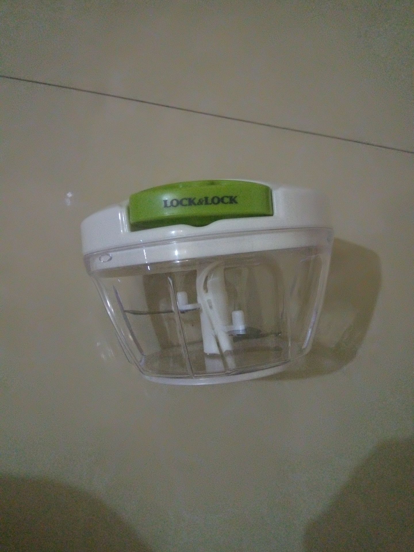 Sản phẩm rất đẹp, chất liệu chắc chắn, không bị móp hay nứt vỡ.