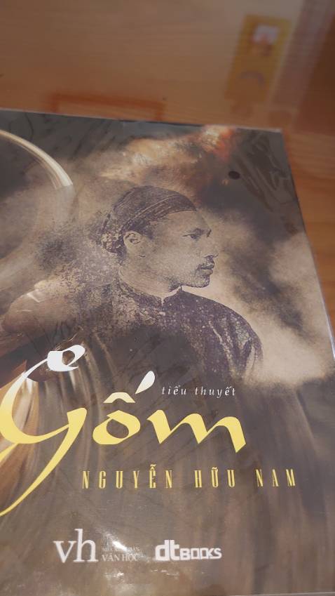 Quá tốt rồi! Tiểu thuyết lịch sử nói về vị vua HÀM NGHI. 
  Cảm ơn TIKI Trading rất nhiều!