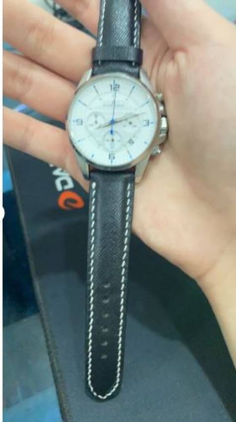 Đóng gói cẩn thận, Dây đẹp, phụ kiện đầy đủ, dày dặn , chắc chắn, đường chỉ đẹp