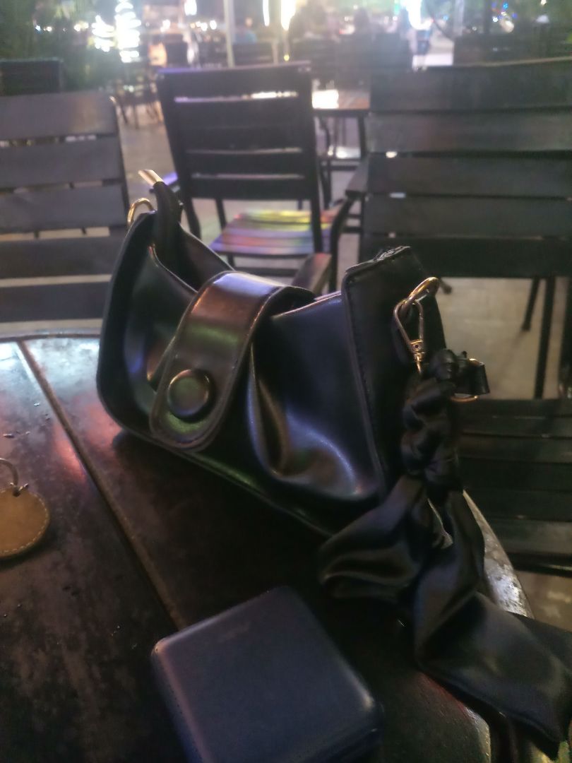 Váy mặc rất xinh nha. Tuy nhiên bạn nào mua nên chọn size nhích lên tí nhé. Hình ảnh tạm thời nga quý dị