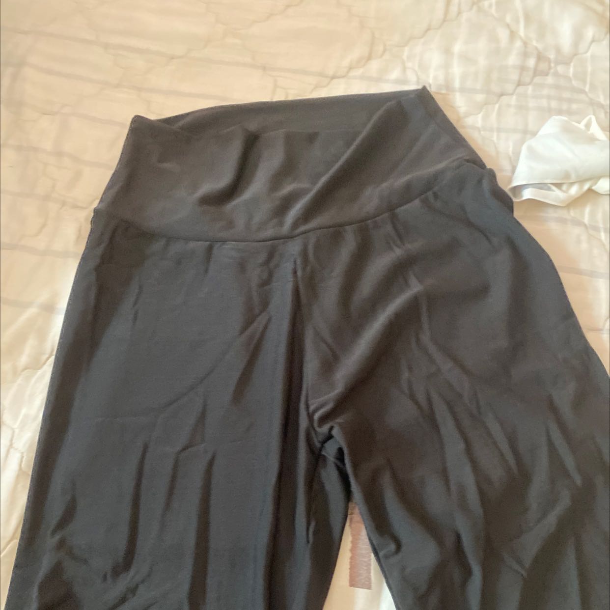 Mua hàng lần đầu mua nhiều mà cái nào cũng chất lương
chất mát lạnh tưởng mặc bị nhăn nhưng lên căng bóng mát rượi Mua hàng lần đầu mua nhiều mà cái nào cũng chất lương
chất mát lạnh tưởng mặc bị nhăn nhưng lên căng bóng mát rượi