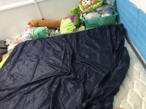 Giao size kích thước . Giao 1m8 -2m mà không bao được đệm 1m6-1m9. Nhờ shop hổ trợ đổi lại ạk