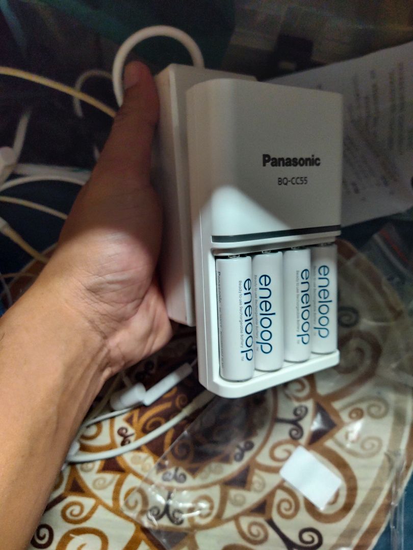 -Đèn đỏ nhấp nháy tức là cục pin bị hư !
-Sạc nhanh pin nóng nhưng ko bị chảy ra!
Rất ok, đáng mua, có thêm cái đựng pin !