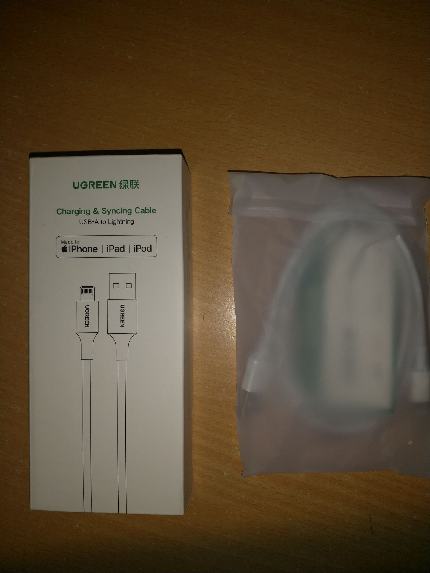 Chất liệu vỏ gần giống với cáp zin theo iPhone. Cứng cáp, để xem dùng được bao lâu đến khi chip/ chân bị cháy.