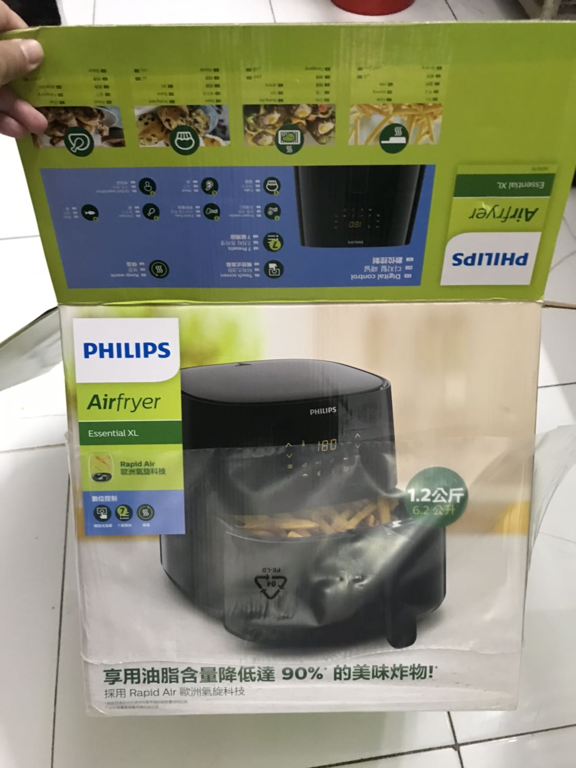 Nồi chiên & nướng ra đồ ăn ngon hơn bếp than nhe mọi người, (trước giờ xài bếp than để chiên, nướng là ngon nhất rồi), sử dụng nồi này nhanh & nhàn hơn xài bếp than nhiều, cùng 1 lượng thực phẩm cỡ vừa nấu đủ với nồi này, nhưng thời gian nấu sẽ bằng từ 1/2 đến 1/3 so với chiên nướng bằng bếp than à. Mọi người đang tính mua thì rinh em này về luôn đi ạ, Philips cũng là một thương hiệu có tiếng lâu năm. Mình cũng đắn đo lắm mới quyết định mua em này do cũng ngay đợt sale. Nấu ngon, nhanh & nhàn lắm mọi người ạ, mình rất ưng!! Tại ưng cái nồi quá nên mình mới viết nhiều vậy đấy ...hi...hi..., chứ ít khi nào mình viết ở đây lắm.