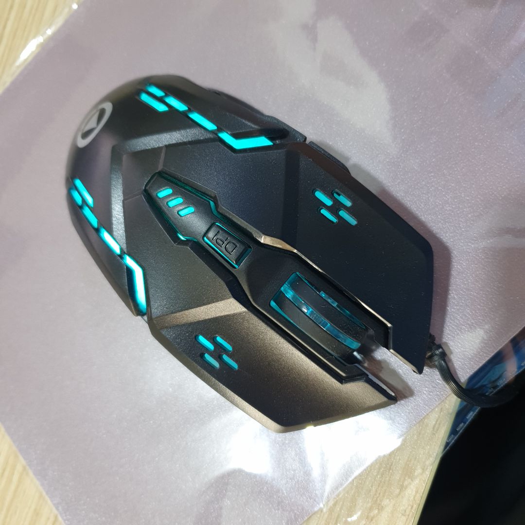 Chuột cầm chắc tay
Sử dụng êm và mượt
Đèn nền đổi màu đẹp lắm, nhìn rất thích
Sản phẩm đúng như mô tả