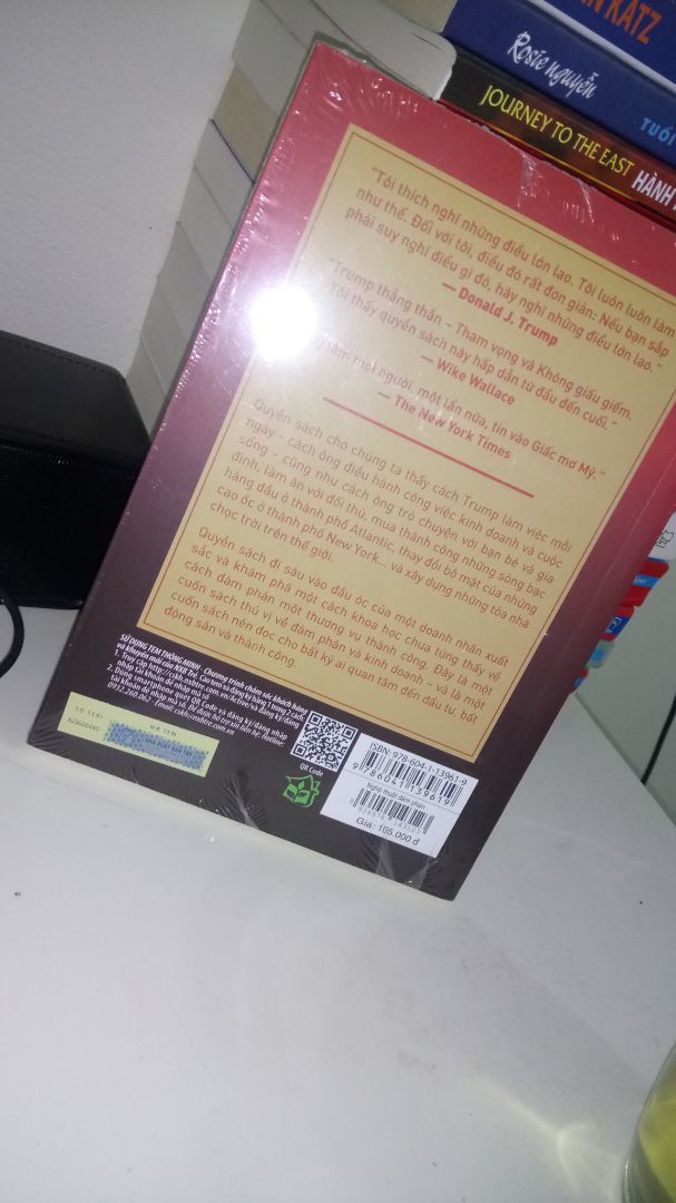 Sách chính hãng, mới 100%, bọc cực kì cẩn thận. Cực kì ưng ý luôn.
