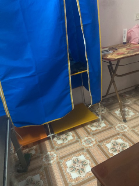 Mình mua cái tủ mà thiếu chi tiết quá nhiều tủ vải thì không đúng với kích thước khung. Quá tồi tệ