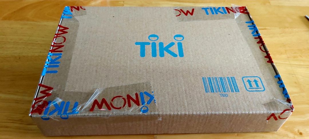 * Chị Võ Thị Sáu – người thiếu nữ anh hùng của quê hương Đất Đỏ ( tỉnh Bà Rịa - Vũng Tàu ) đã đi vào huyền thoại , trở thành dấu son truyền thống trong cuộc đấu tranh giành độc lập của dân tộc ta . Hơn nửa thế kỷ qua kể từ ngày chị hy sinh , tên chị luôn được những người đồng đội , người anh , người chị cũng như các thế hệ Việt Nam nhắc đến với tình cảm yêu thương , trận trọng và trở thành tên trường , tên đường , tên đoàn , tên đội , tên quỹ học bổng ... ở khắp mọi miền đất nước . Tình yêu Tổ quốc , sự hy sinh anh dũng và lý tưởng sống cao đẹp của chị đã trở thành tấm gương sáng cho các thế hệ Việt Nam phấn đấu , học tập cả trong đấu tranh cũng như trong hòa bình xây dựng đất nước . ”