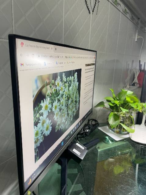 Thiết kế tối giản sang trọng, chất lượng hình ảnh tốt. Quá rẻ so với giá