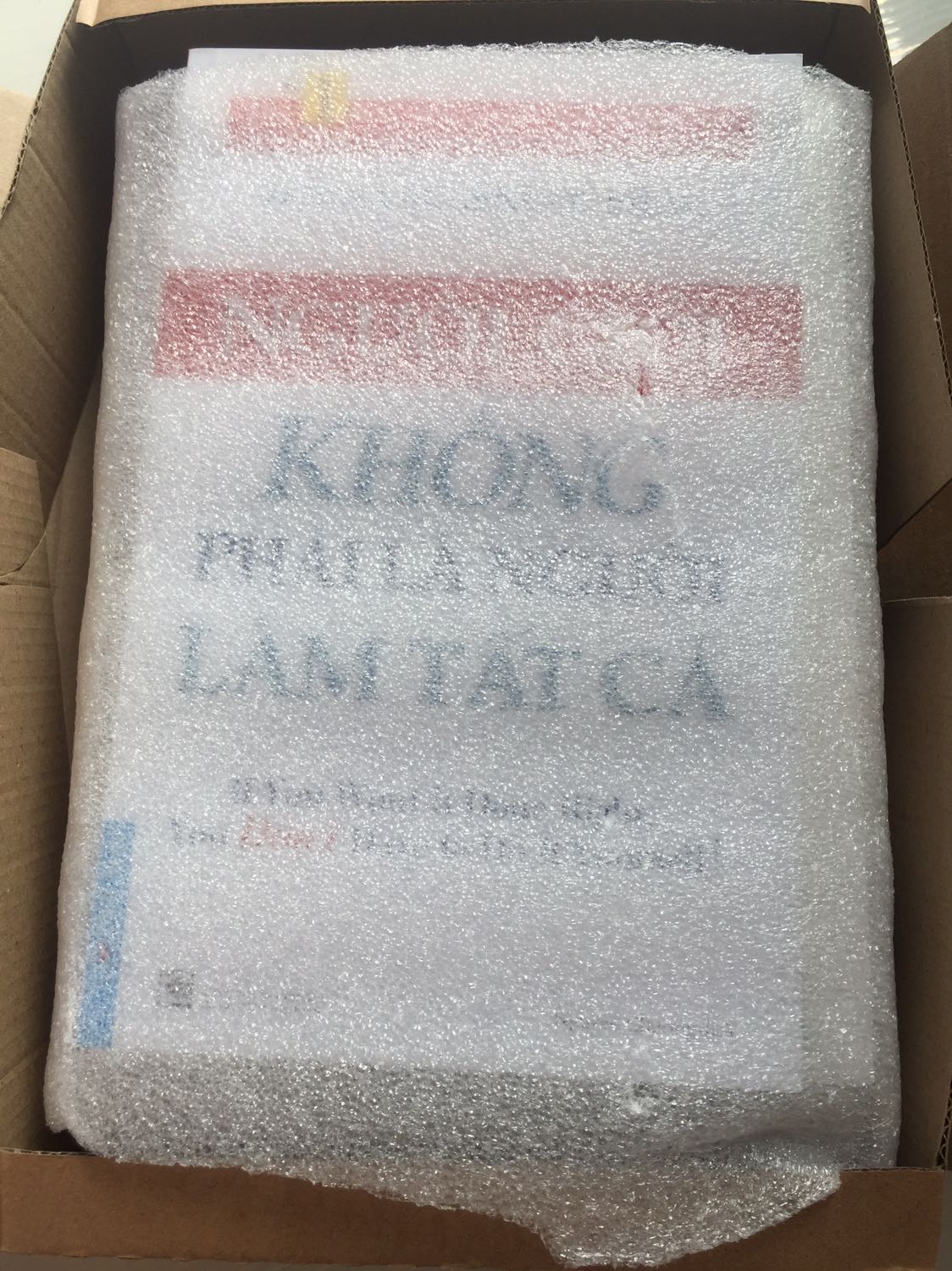 Dạo Tiki thấy sale rẻ quá nên gom hàng :)) giao hàng đúng hẹn, sách được đóng gói cẩn thận, có 3 cuốn được bọc giấy kính nữa ^^