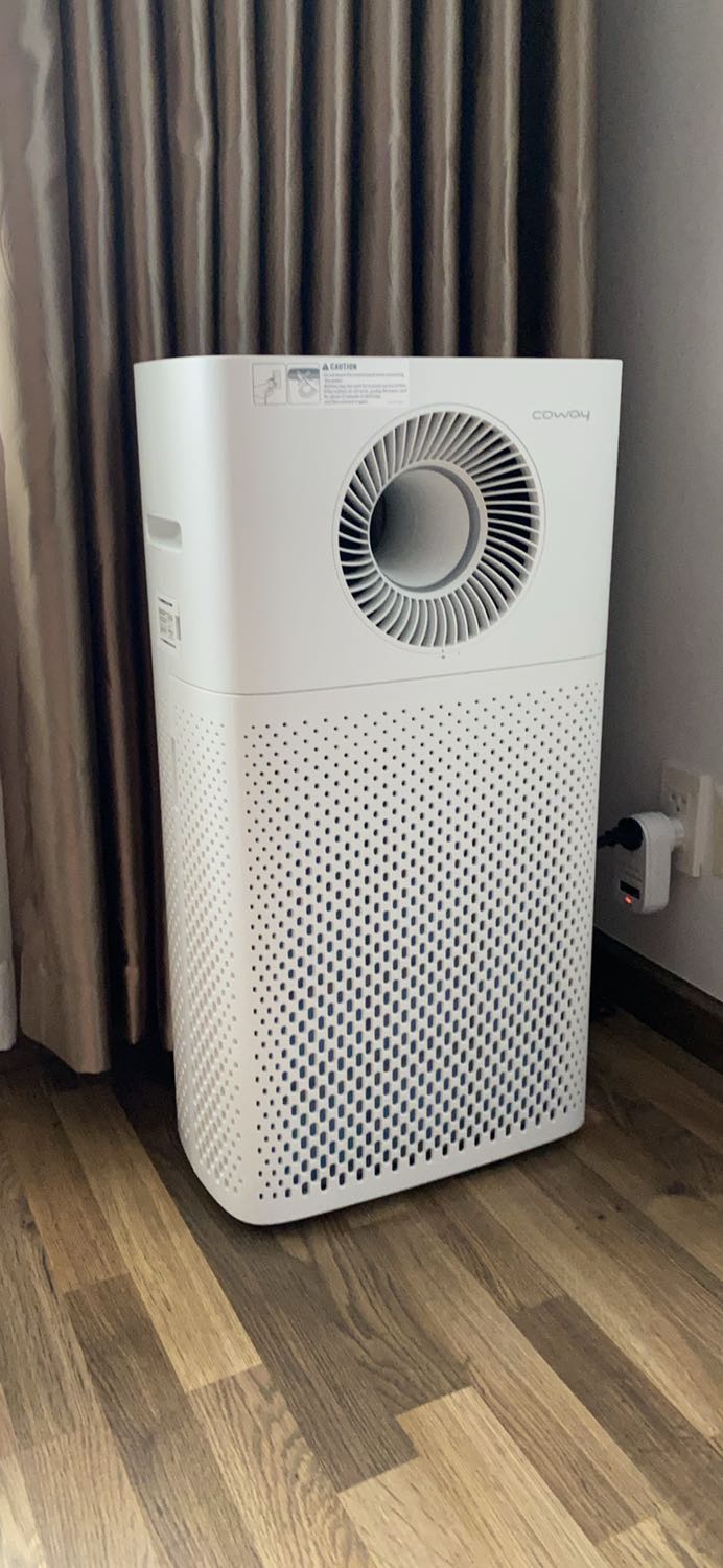 Shop giao nhanh, máy chạy êm ru nhiều khi còn không biết là máy đang chạy, khử mùi tốt, cảm nhận chất lượng không khí được cải thiện đáng kể. Hàng mới, chất lượng tin tưởng vì mình xài nhiều máy của Coway được hơn 5 năm rồi.