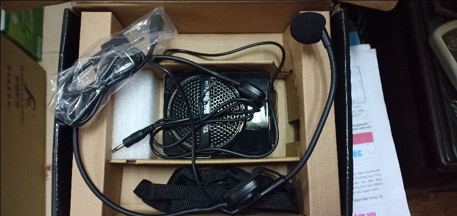 Mình là giáo viên tiểu học, mình thấy máy rất tiện lợi, nhỏ gọn, âm thanh trong, k bị hú ré, có máy trợ giảng sẽ k phải nói to nữa, bảo vệ thanh quản của mình