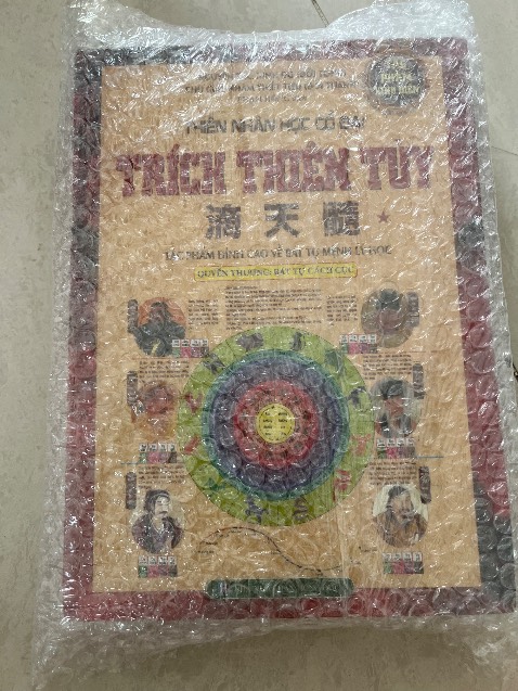 Sách mới, tiki giao 2h siêu nhanh, đóng hàng kỹ càng nên rất oki luôn. Xưa h sách mình chỉ toàn đặt bên tiki khá uy tín luôn mà giá okie được FREESHIP giao now nữa