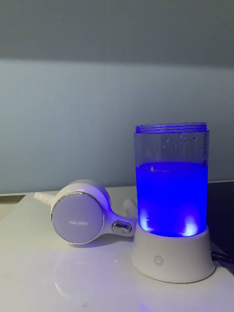 Thấy đứa bạn ở Nhật dùng bình này thích quá mà đặt mua về thì đắt. May quá thấy tiki bán giá tốt nên phải đặt mua ngay. Thực sự dùng rất thích mọi người ạ, đặc biệt với nhà có trẻ em. Dùng sát trùng, rửa rau, ngâm chân trị hôi chân, ngăn ngừa da liễu, tay chân miệng cho trẻ em... Ngày nào nhà mình cũng dùng nên thấy rất xứng đáng với đồng tiền bỏ ra ^^