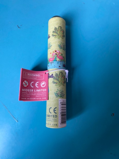 Kính vạn hoa rất đẹp, giao hàng nhanh. Trẻ em và người lớn đều thích. Kích thích sáng tạo. Đánh giá 5 sao.