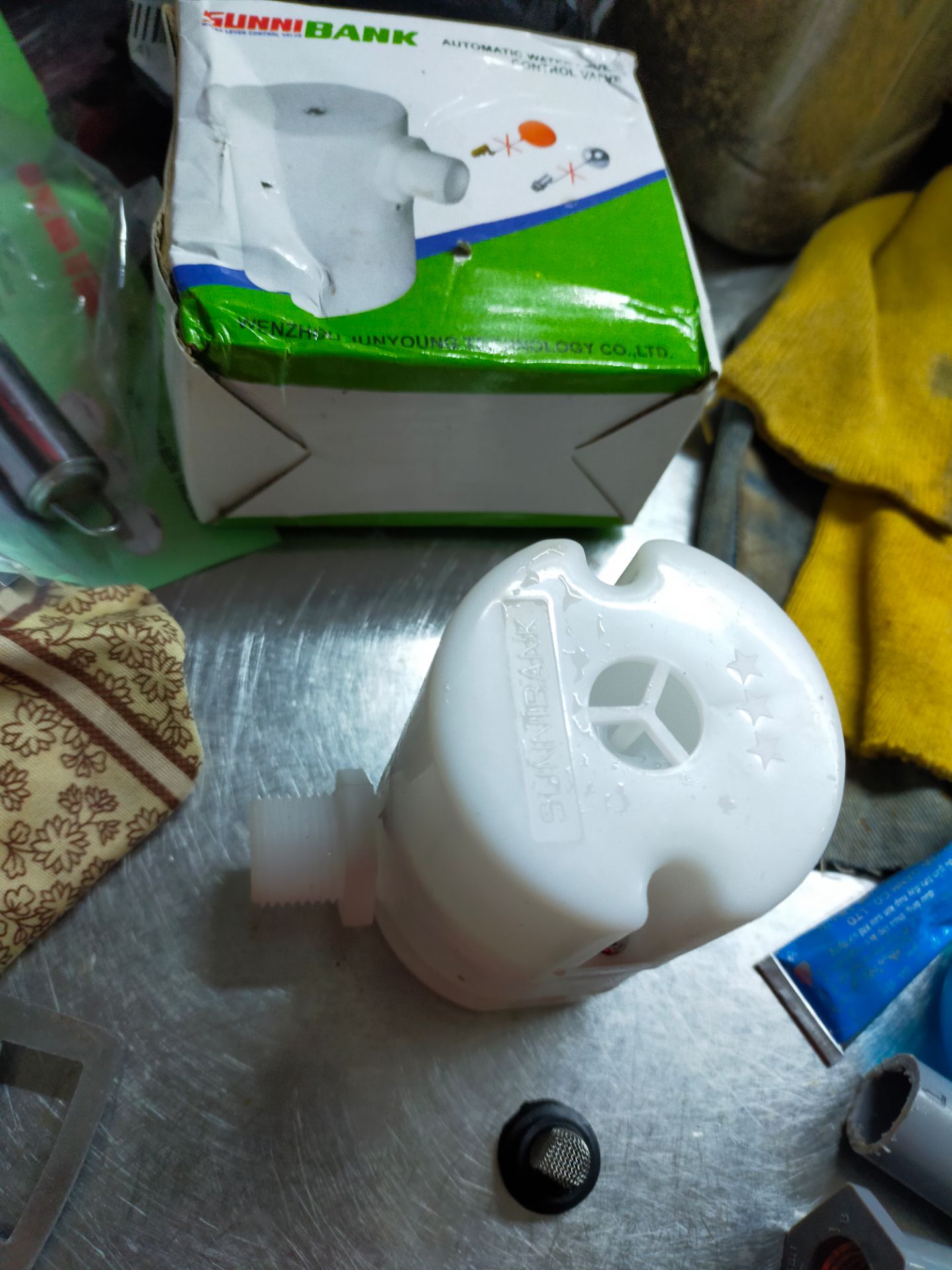 Ngon nhỏ gọn bổ rẻ nên mua sài rất tiện cho việc tự động tắt mở nước giúp tiệc kiệm thời gian và đỡ hư van vặn tay hoài mau hư van có em này quá tuyệt vời luôn ae nên mua mình sẽ review cách lắp ráp trên kênh Youtube của mình là Dương Chùa Vlog 2 nha cả nhà ủng hộ và tham khảo nha hjhj