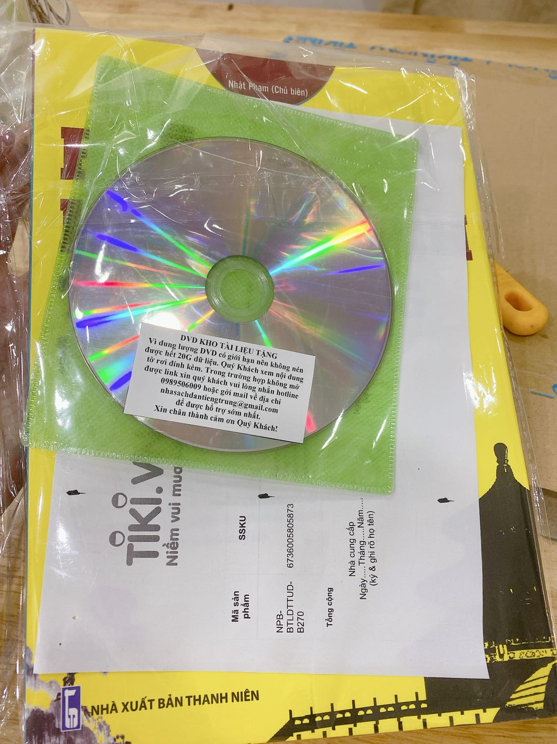 Đóng gói cẩn thận , shop còn cho thêm tờ hướng dẫn để lấy link học kèm 1 đĩa DCD , giao hàng bao nhanh