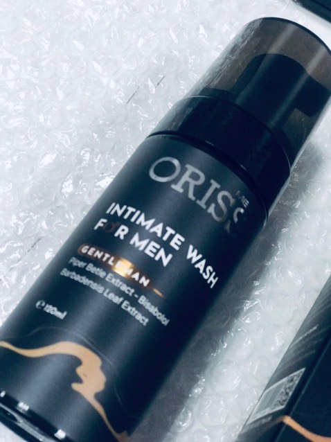 chai cũ mình dùng là dạng gel mới thử đổi sang cái này là dạng bọt cái nào dùng cũng tiện cả giữ mùi thơm tốt, thích hãng này mùi rất đặc trưng dịu nhẹ mà ko bị nồng