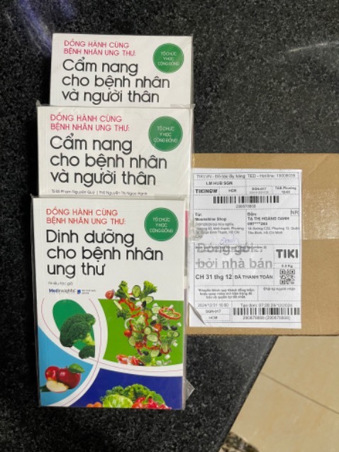 Tiki ơi, tôi đặt mua 2 combo sách này mỗi combo 2 cuốn, đã thanh toán tiền, nhưng khi nhận thì thiếu 1 cuốn Dinh dưỡng cho bệnh nhân ung thư. 
Đề nghị liên hệ gửi thêm cuốn đó cho tôi nhé. Cảm ơn!