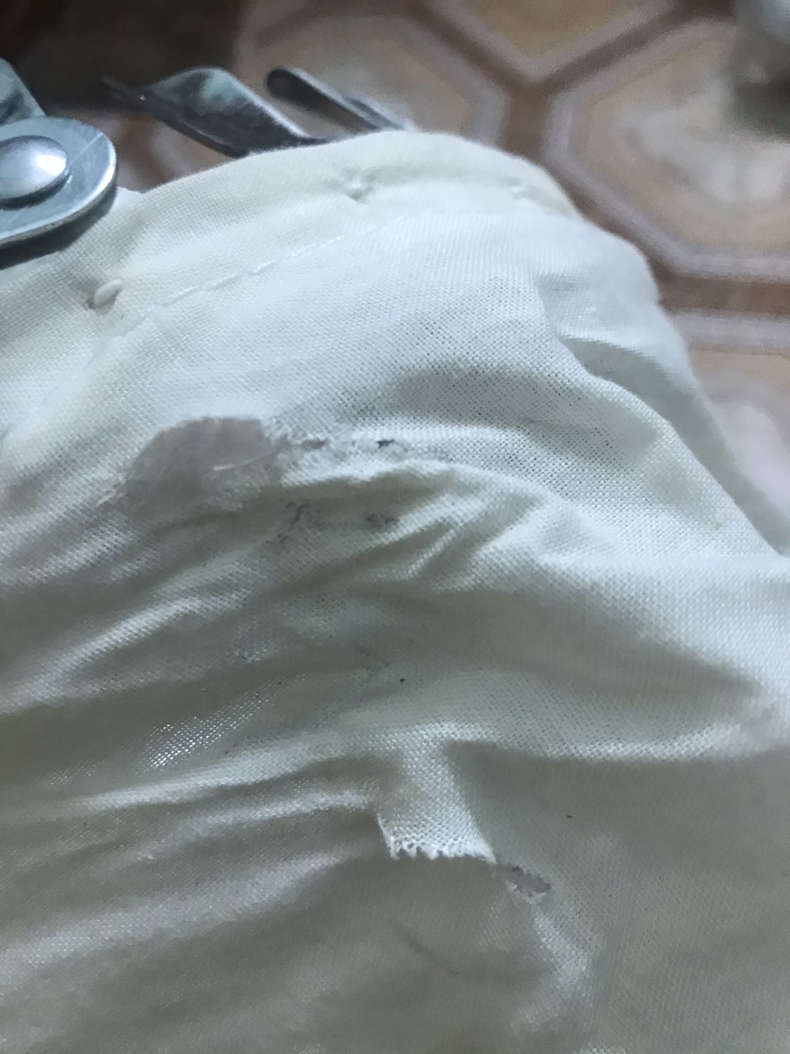 túi hứng trái cây bị lủng lỗ. nhưng cẫn sử dụng được. hi vọng shop sẽ ktra kĩ hơn trước khi giao hàng cho khách