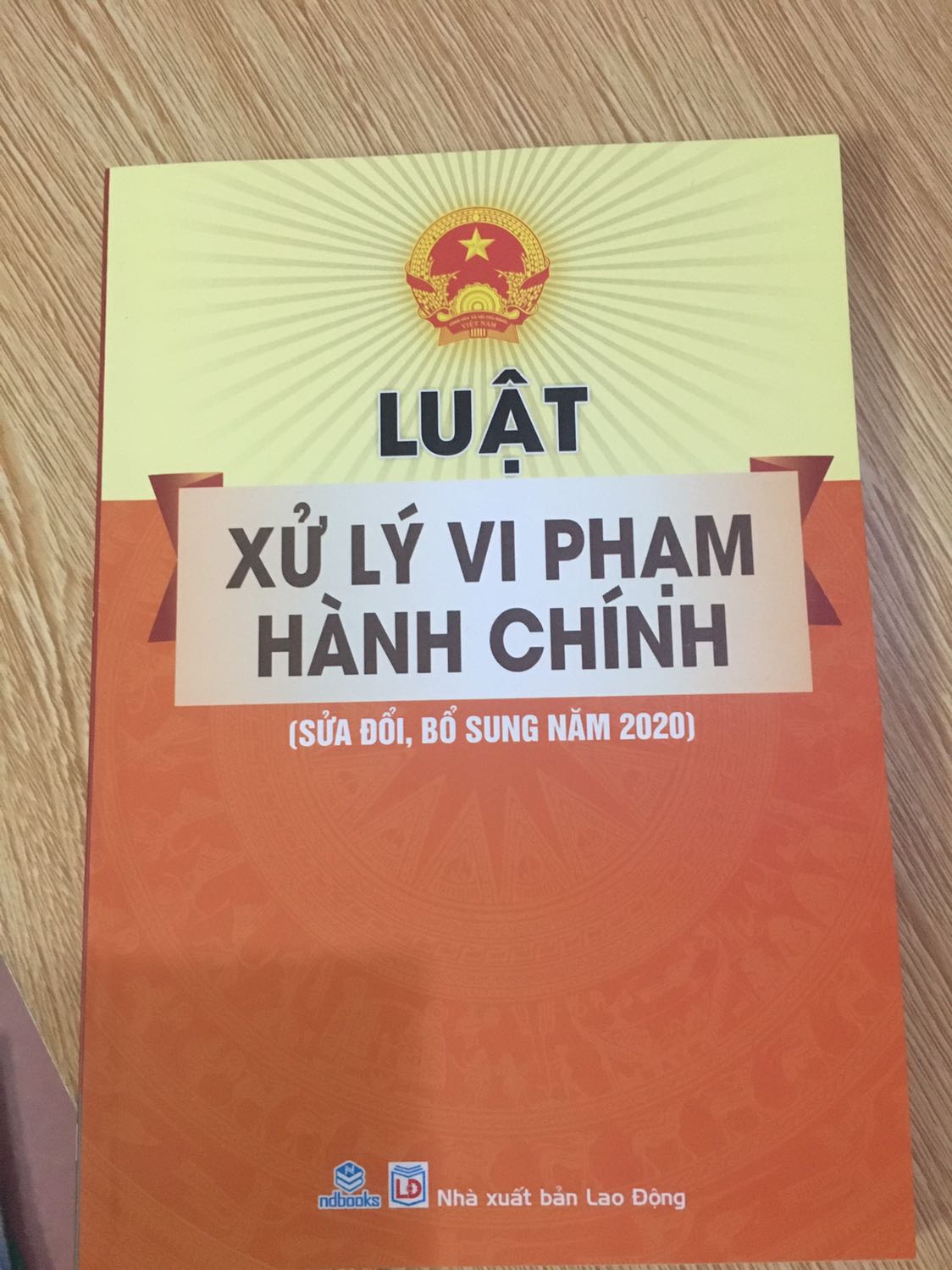 Nội dung đầy đủ, chi tiết và hữu ích. Chất lượng giấy tốt. Shop bọc cẩn thận không có gì để chê.