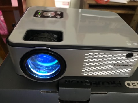 Máy chiếu quá ổn so với số tiền bỏ ra. Rất hài lòng.