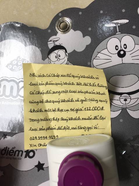 Mở ra thấy quyển sách và 1 bộ văn phòng phẩm tuởng chú tiki giao nhầm đơn chạy theo hỏi, đọc note xong mới biết. Là mua cho con bé con 5 tuổi nên thôi bỏ qua cũng dc. Nhưng nó vẫn thắc mắc là sao con mua sách nàng tiên cá mà giờ thành sách công chuá. Phải giải thích là cô chú bán sách hết sách đó nên thôi kì sau mẹ mua lại cho. Coi như Cá Chép có tâm trong vụ này.