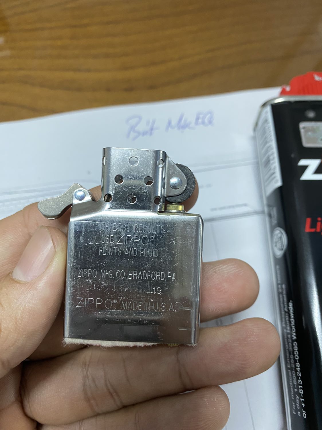 1. Tiki giao hàng nhanh.
2. Shipper gọi lúc 12h hơn, giờ nghỉ trưa nên mình off đt, 20 phút sau thì shipper báo đã hoàn về kho, để hôm sau phát tiếp. Không hài lòng, nhưng không vội nên mình đồng ý hôm sau nhận.
3. Lần đầu mua và dùng Zippo, thấy cũng khá ưng ý và hài lòng về sản phẩm. Chất lượng, thấy chữ in ở đáy bật lửa không sắt nét lắm.