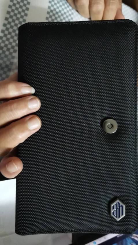 Mình mua cho ông xã , và ông xã đã rất hài lòng vì sản phẩm nhỏ vừa túi quần 😁, không bị cấn khi bỏ vô túi . Nói chung sản phẩm sử dụng tốt