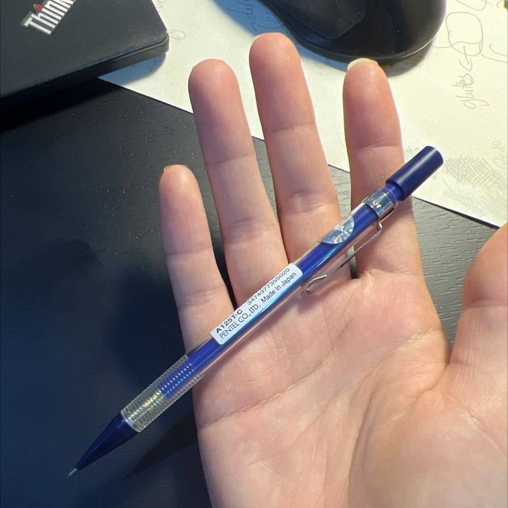 Bút nhẹ, dễ dùng. Ngòi đi kèm hơi cứng. Hy vọng sẽ bền.